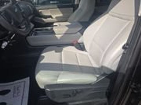 Used 2025 Ford Expedition Active AWD/4WD image 12