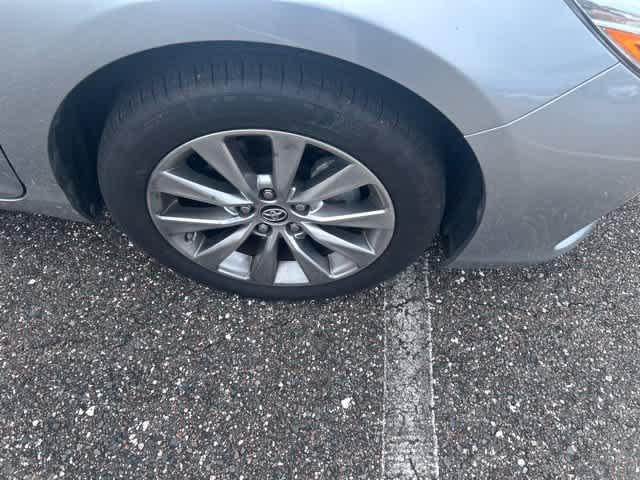 Used 2015 Toyota Camry XLE w/ Moonroof Package FWD image 9