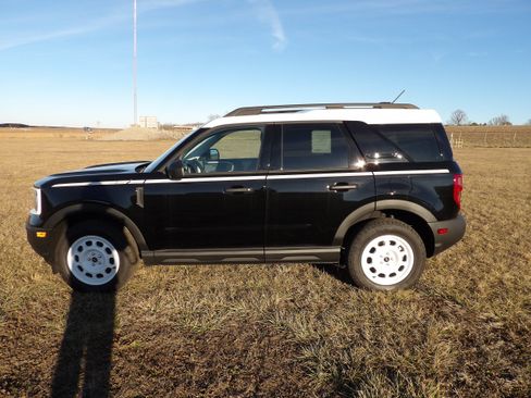New 2025 Ford Bronco Sport Heritage w/ Convenience Package AWD/4WD image 2