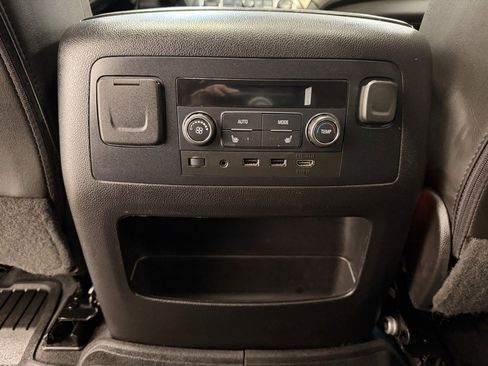 Used 2019 GMC Yukon XL Denali image 16