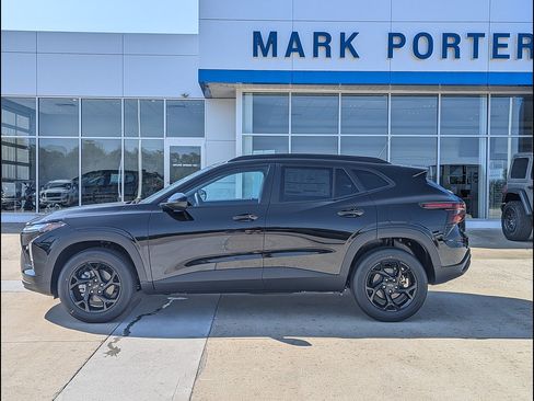 New 2026 Chevrolet Trax LT w/ Driver Confidence Package FWD image 9