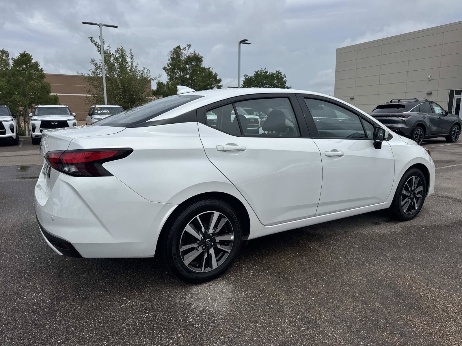 Used 2025 Nissan Versa SV FWD image 5