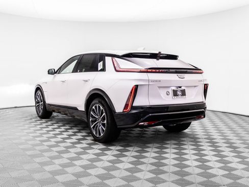 Used 2025 Cadillac Lyriq Sport AWD/4WD image 6