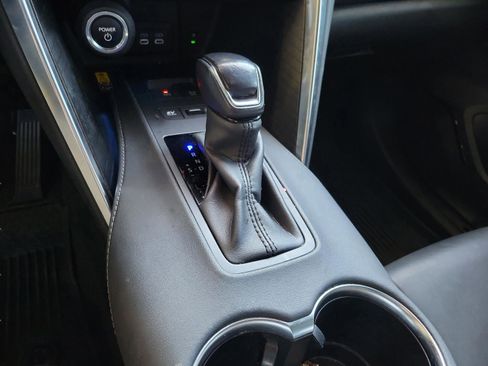 Used 2023 Toyota Venza XLE image 27