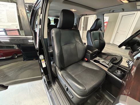 Used 2017 Toyota 4Runner Limited AWD/4WD image 4