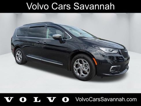 Used 2022 Chrysler Pacifica Limited FWD image 1
