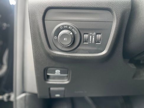 Used 2023 Jeep Grand Cherokee Limited AWD/4WD image 16