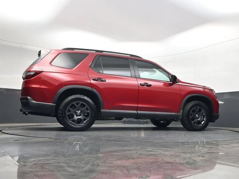 Certified 2025 Honda Pilot TrailSport image 46