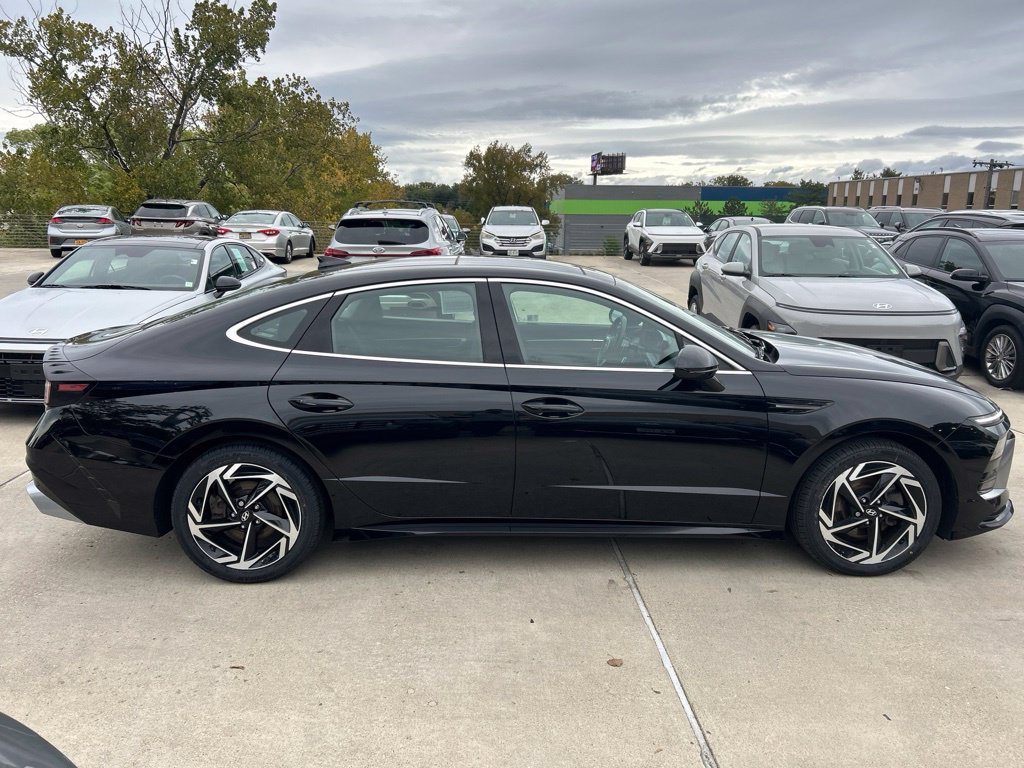 Certified 2025 Hyundai Sonata SEL FWD image 2