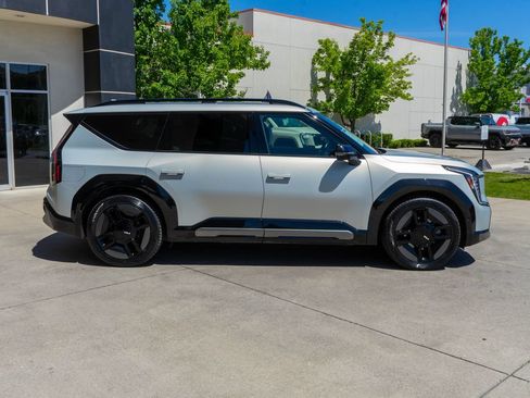 Certified 2024 Kia EV9 GT-Line AWD/4WD image 8