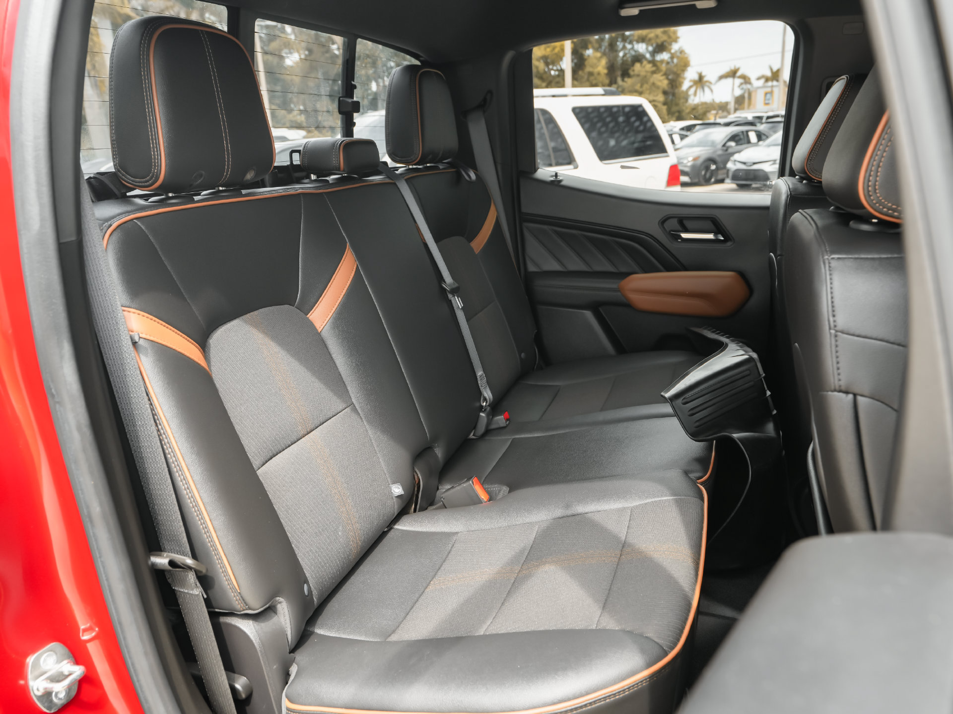Used 2023 GMC Canyon AT4 w/ Technology Package AWD/4WD image 9