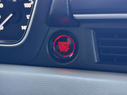 Used 2024 Honda Pilot LX image 32