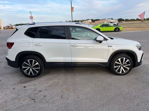 Used 2022 Volkswagen Taos SE FWD image 8