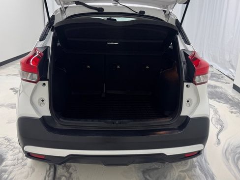 Used 2019 Nissan Kicks SR w/ SR Premium Package FWD image 9