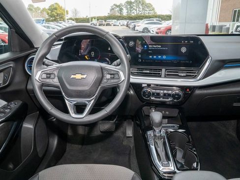 Used 2024 Chevrolet Trax LT w/ Driver Confidence Package image 6