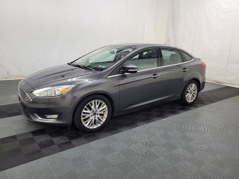 Used 2017 Ford Focus Titanium FWD image 2