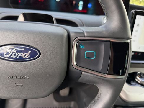Used 2025 Ford Expedition Active AWD/4WD image 16