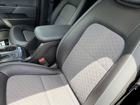 Used 2018 Chevrolet Colorado Z71 w/ Z71 Midnight Edition image 13