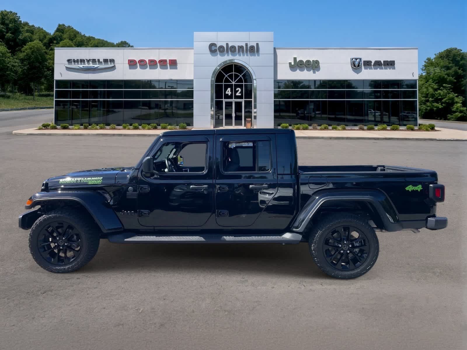 Used 2025 Jeep Gladiator Sport AWD/4WD image 2
