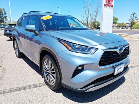 Used 2021 Toyota Highlander Platinum AWD/4WD image 7