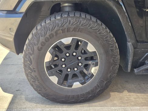 Used 2025 GMC Hummer EV 3X w/ Extreme Off-Road Package AWD/4WD image 9