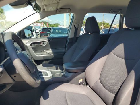 Used 2019 Toyota RAV4 LE FWD image 22
