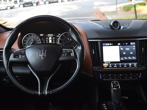 Used 2021 Maserati Levante GranSport image 30