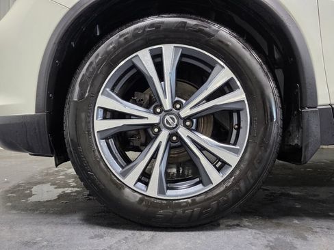 Used 2017 Nissan Rogue SL w/ SL Premium Package AWD/4WD image 5