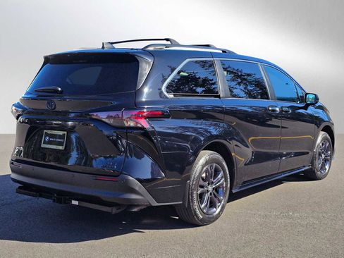 Used 2024 Toyota Sienna XLE Woodland Edition AWD/4WD image 3