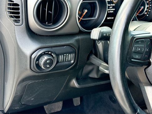 Used 2022 Jeep Gladiator Willys image 11