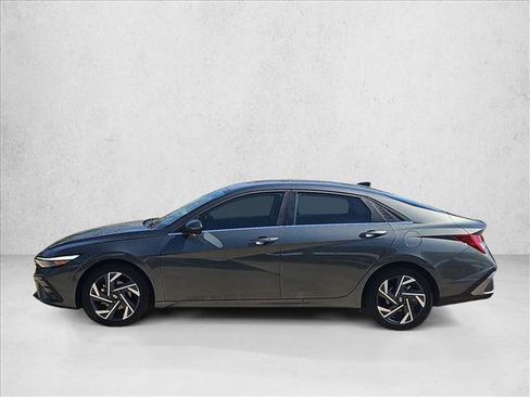 Used 2025 Hyundai Elantra SEL image 9