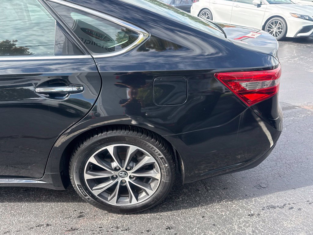 Used 2018 Toyota Avalon XLE Premium w/ Carpet Mat Package FWD image 4