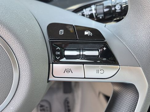 Certified 2024 Hyundai Elantra Blue FWD image 28