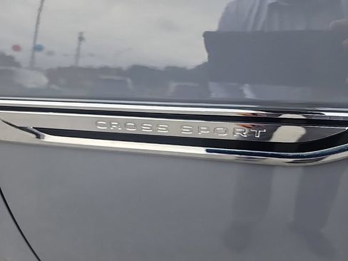 Used 2021 Volkswagen Atlas Cross Sport SE w/ Panoramic Sunroof Package AWD/4WD image 6