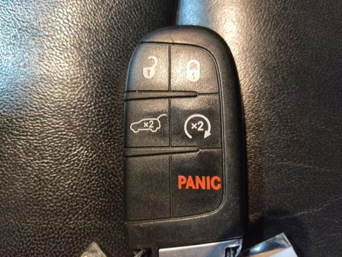 Used 2021 Jeep Grand Cherokee Limited w/ Premium Lighting Group AWD/4WD image 32