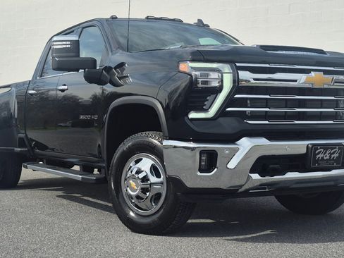 New 2026 Chevrolet Silverado 3500 LTZ w/ LTZ Plus Package AWD/4WD image 2