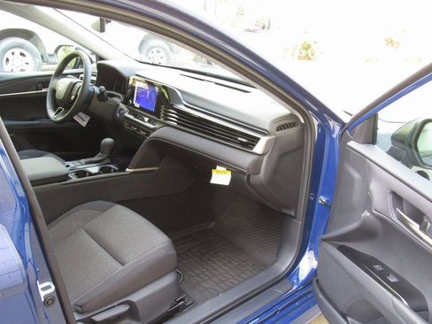 New 2025 Toyota Camry LE w/ Convenience Package AWD/4WD image 18
