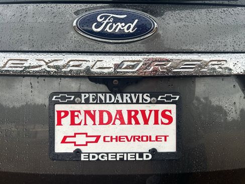 Used 2019 Ford Explorer XLT w/ Equipment Group 202A image 4