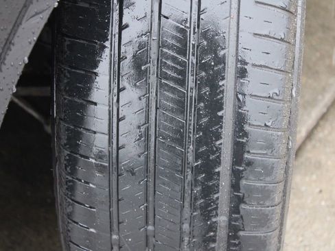 Used 2018 Dodge Challenger SXT image 13