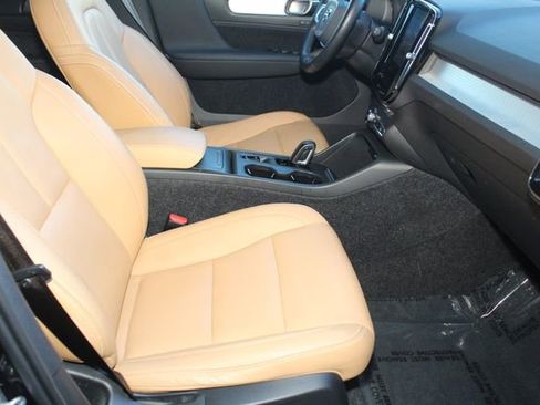 Used 2020 Volvo XC40 T5 Momentum w/ Protection Package Premier image 27
