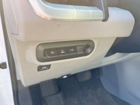 Used 2022 GMC Terrain SLT w/ Infotainment Package II image 16