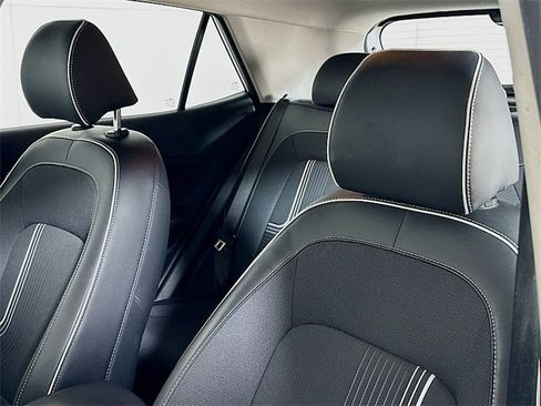 Used 2022 Hyundai Venue Limited image 20