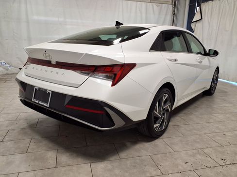Used 2025 Hyundai Elantra SEL image 9
