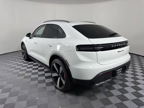 Certified 2025 Porsche Macan 4S Electric AWD/4WD image 3