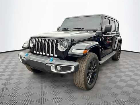 Used 2022 Jeep Wrangler Unlimited Sahara w/ Cold Weather Group image 4