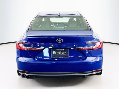Used 2025 Toyota Camry SE FWD image 7