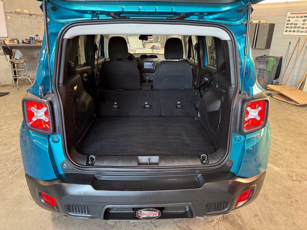 Used 2020 Jeep Renegade Latitude w/ Cold Weather Group AWD/4WD image 30