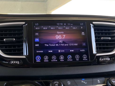 Used 2017 Chrysler Pacifica Touring-L image 7