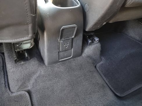 Used 2021 Chevrolet Trax LT w/ LT Convenience Package FWD image 31