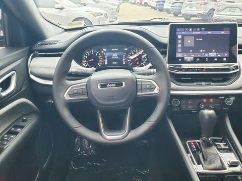 Used 2023 Jeep Compass Latitude AWD/4WD image 21